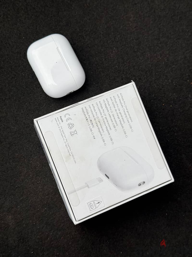 Apple AirPods Pro (2nd generation) with Mag-Safe Charging Case (USB-C) 8