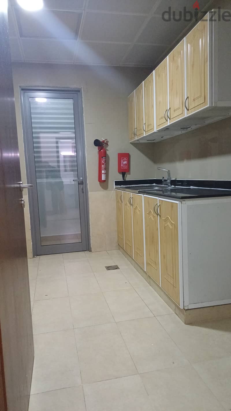 Amazing 1BHK: Balcony,FREE GAS & Maintenance,STEPS to Indian School 7