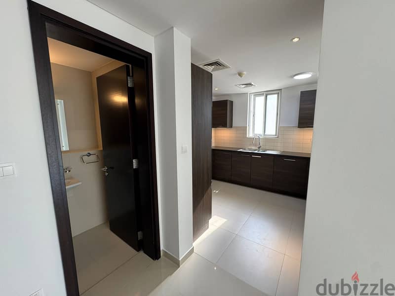 2 BR Bright Spacious Apartment in Al Mouj 4