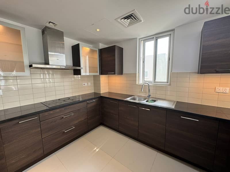 2 BR Bright Spacious Apartment in Al Mouj 5