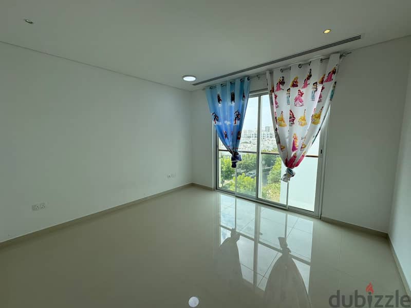 2 BR Bright Spacious Apartment in Al Mouj 7