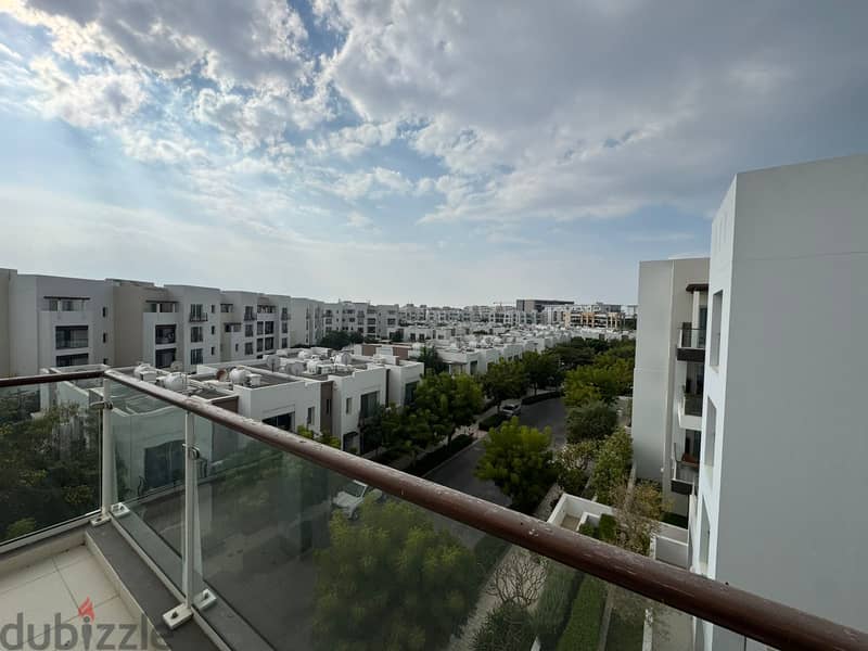 2 BR Bright Spacious Apartment in Al Mouj 10