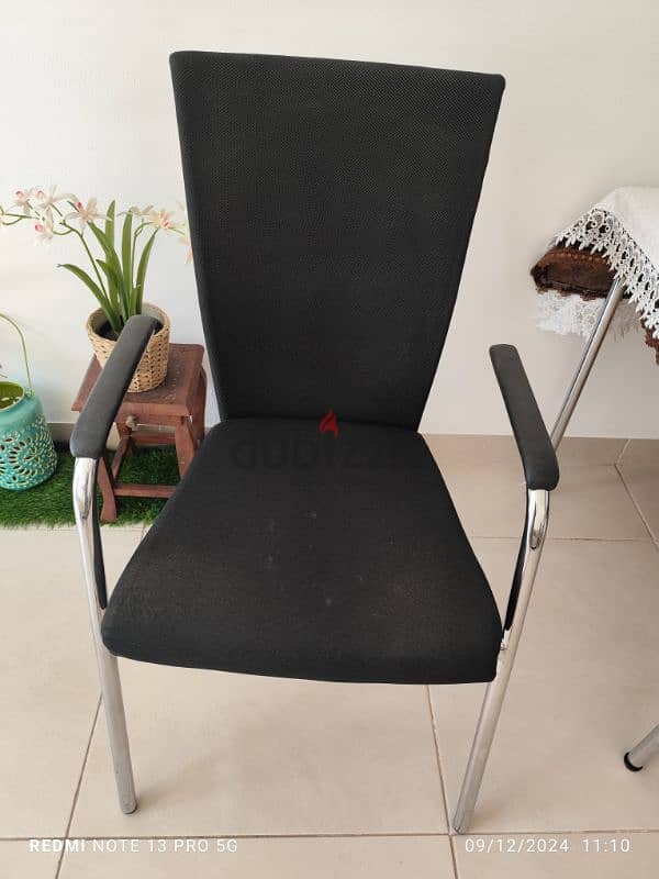 Black chair 0