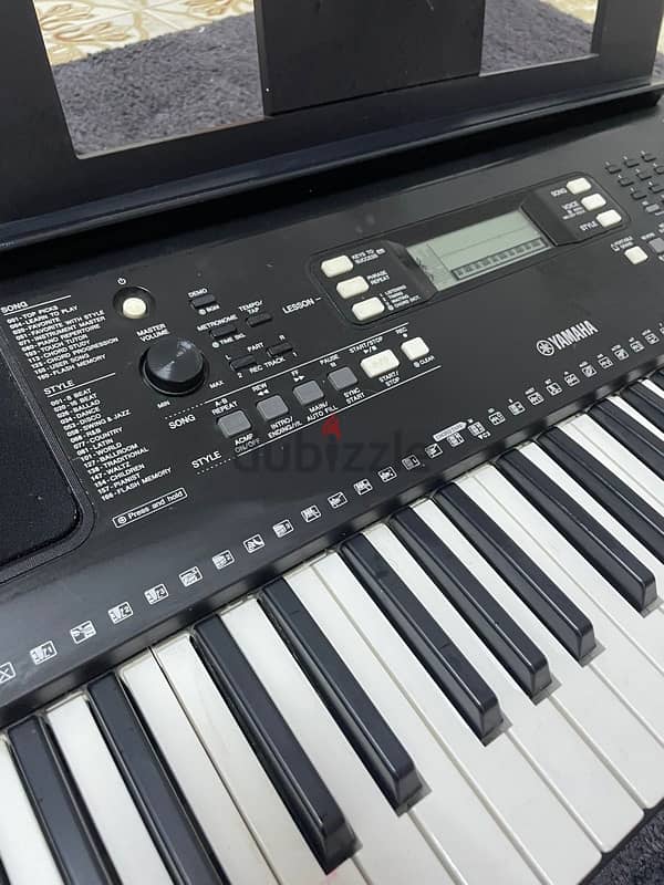 Yamaha PSR-E363 with power adaptor and holder 3