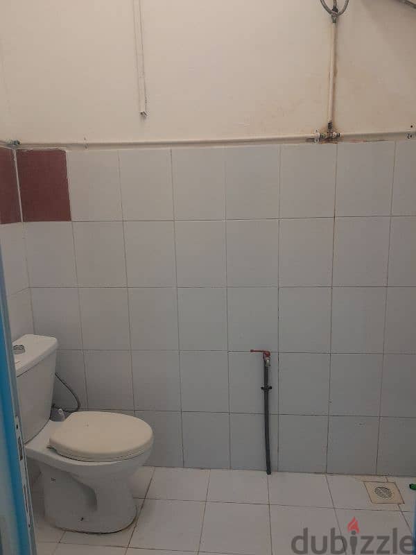 Room for rent in quram behind hala supermarket 1