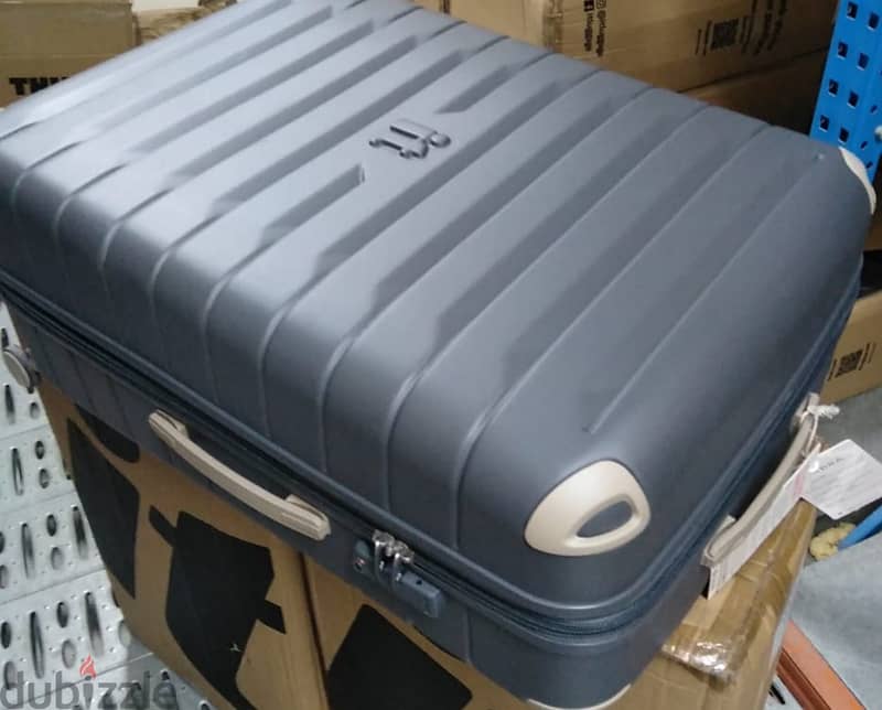 IT Luggage  BIG size New 0