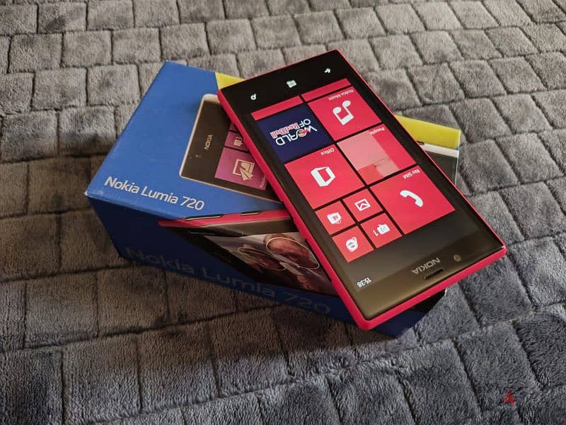 Nokia Lumia 720 Red Like Brand New for Collectors 1