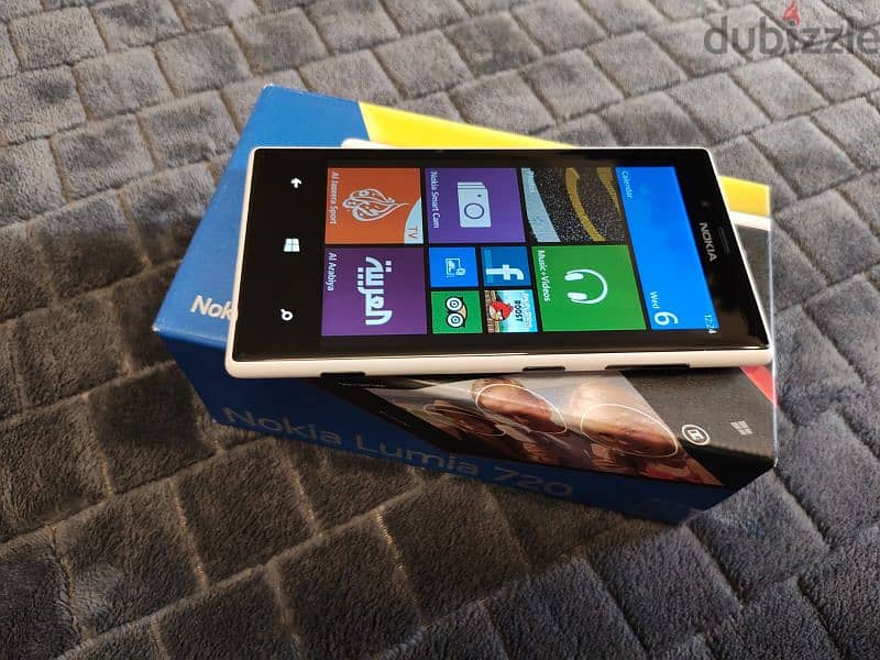 Super Stunning Nokia Lumia 720 White New 1