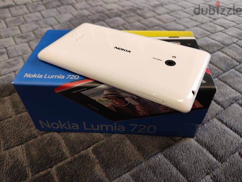 Super Stunning Nokia Lumia 720 White New 5