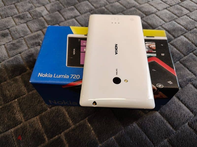 Super Stunning Nokia Lumia 720 White New 6