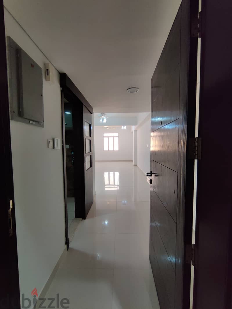 Budget-friendly: Cosy 1bhk next to BANK MUSCAT with GYM & SPLIT ACs 1