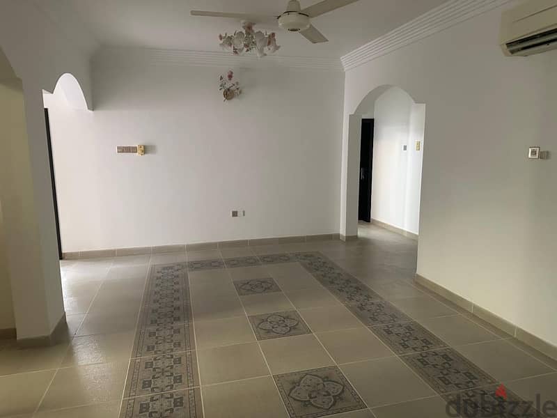 villa 5 bedrooms for rent in ozaiba close to the beach 6