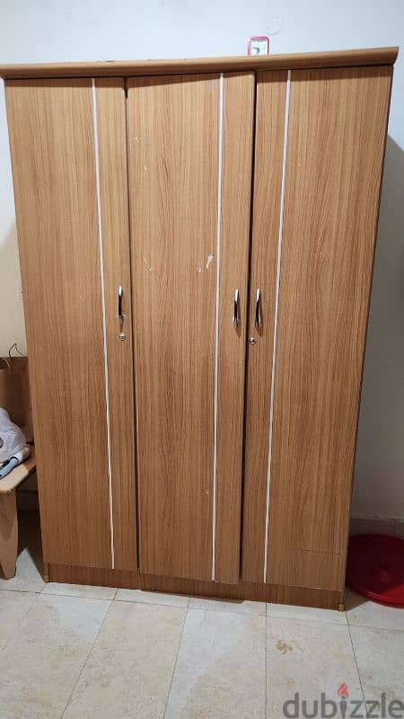 3 door cupboard 0