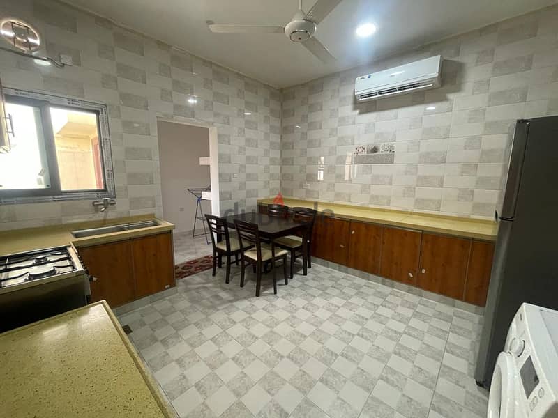 Golden opportunity for people of taste to rent a large studio in Al-Kh 18