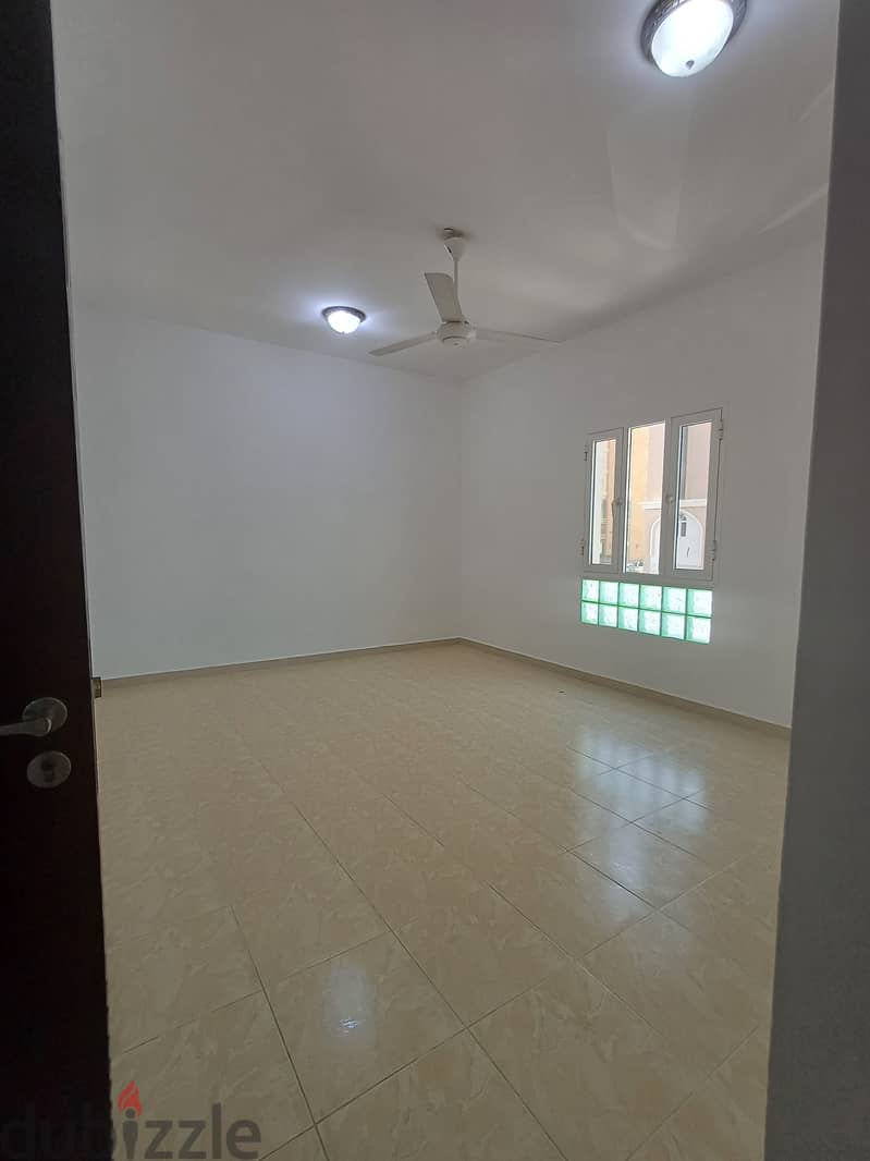 Spacious 3BR flat with FREE GAS,GYM & ACs next to KHUWAIR SQUARE 8