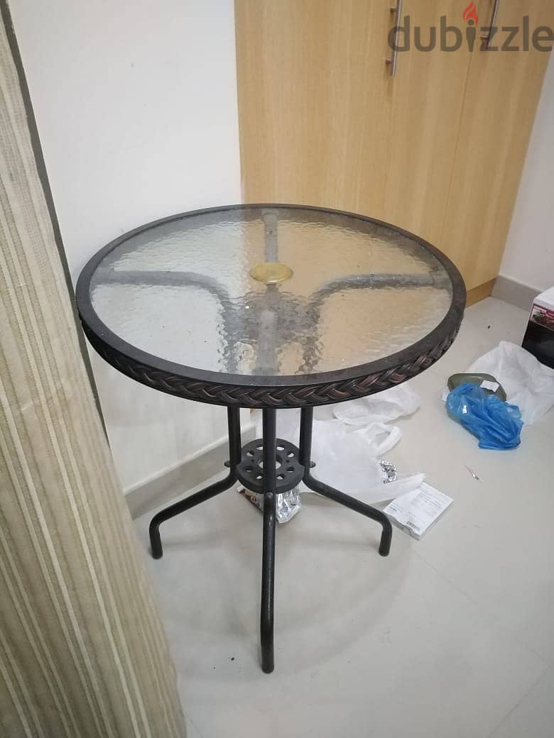 2 chair and table for sale 15 ro 1