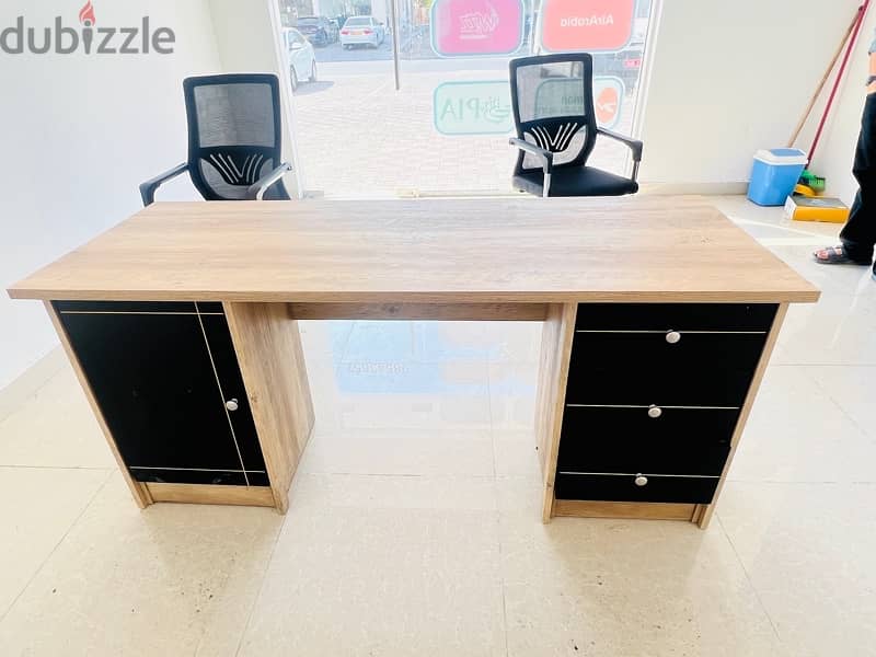 Used Office furniture: table and 3 chairs,  4 month used only. 4