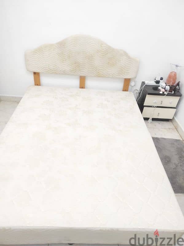 Queen size Double Bed with Mattress 0