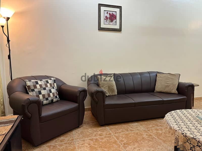 Used home furniture (like new)أثاث منزل مستعمل (يبدو كالجديد) 4