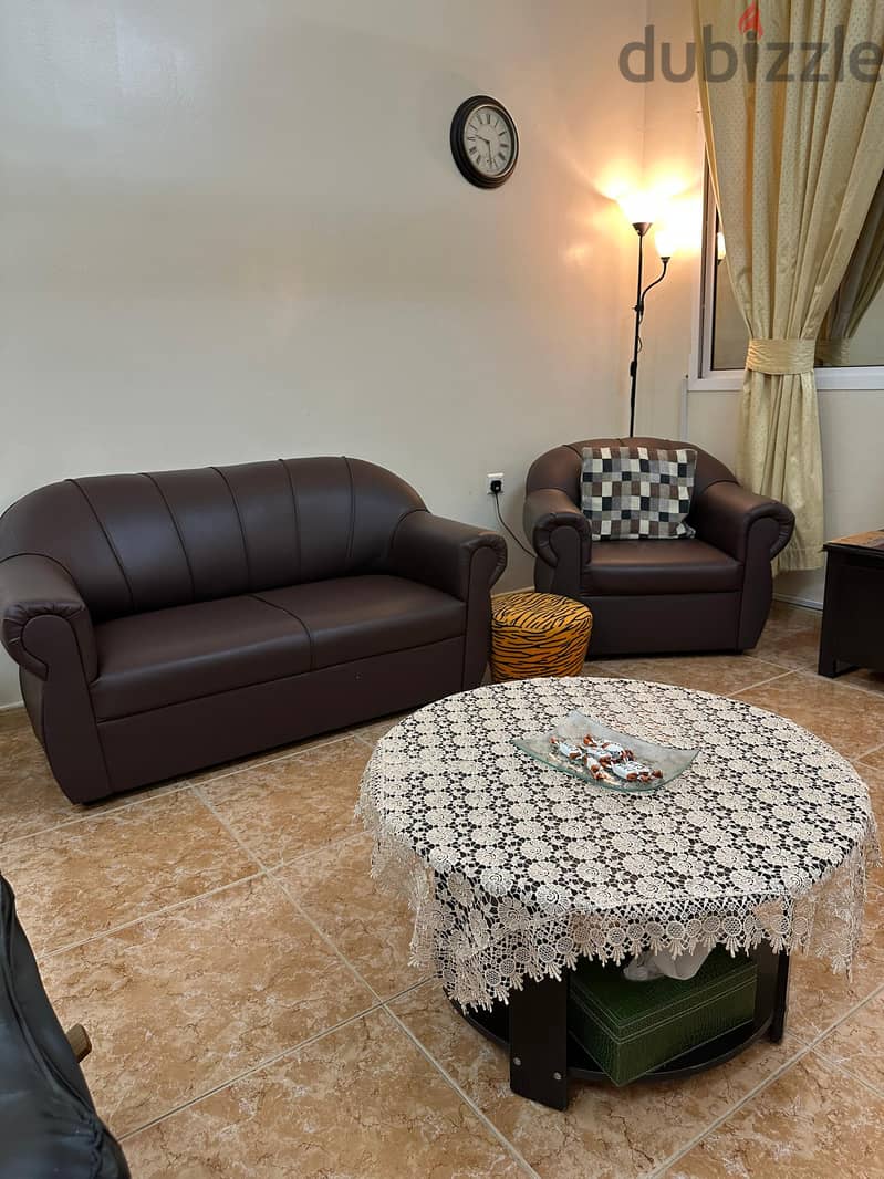 Used home furniture (like new)أثاث منزل مستعمل (يبدو كالجديد) 7