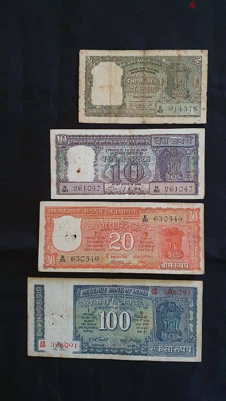 A  set of 4 Old ( 1960s & 1970s ) Indian Banknotes 0