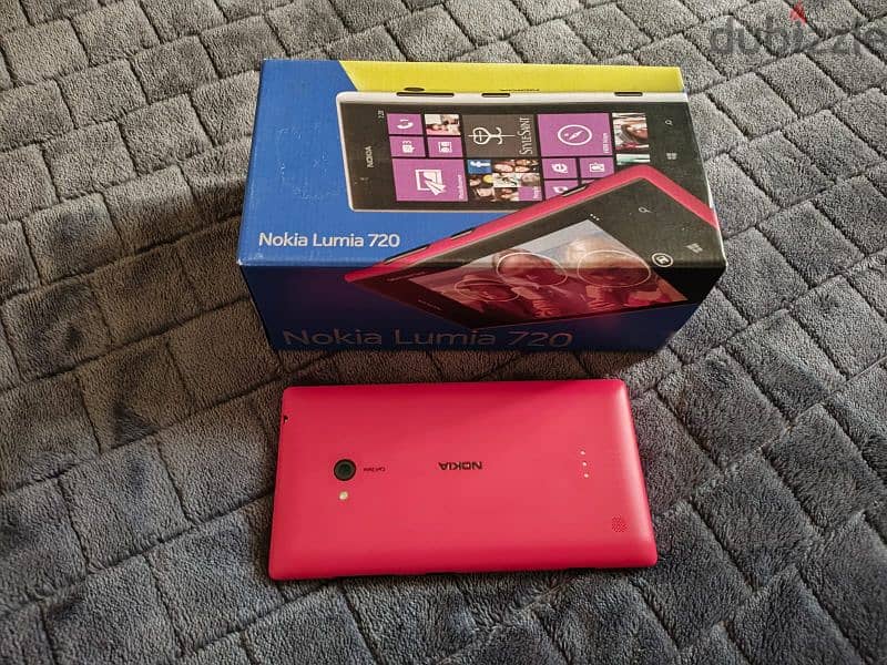 Extremely Rare Nokia Lumia  720 Red Like Brand New 10