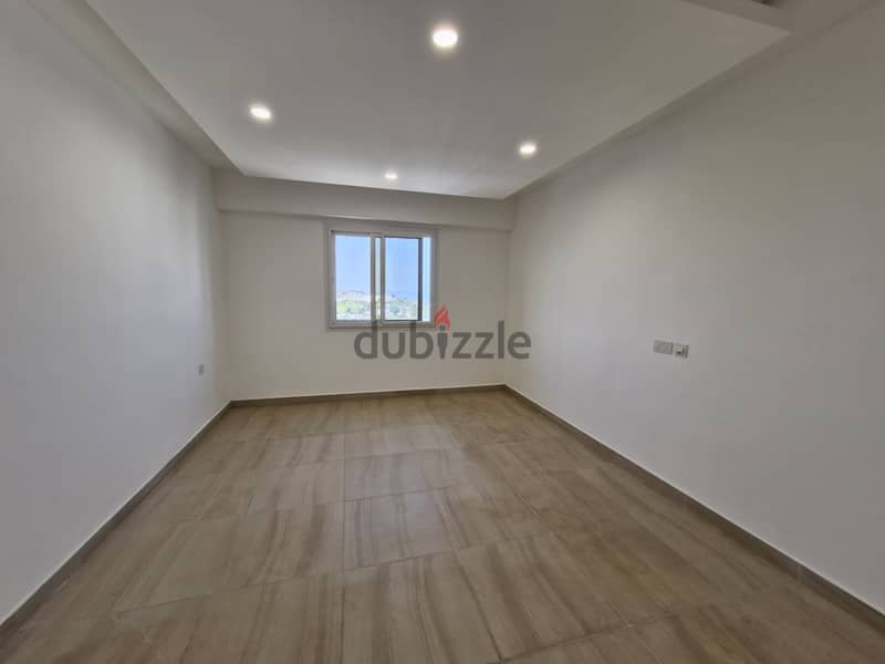 2 BR Charming Apartment in Ghubra with Shared Gym 8