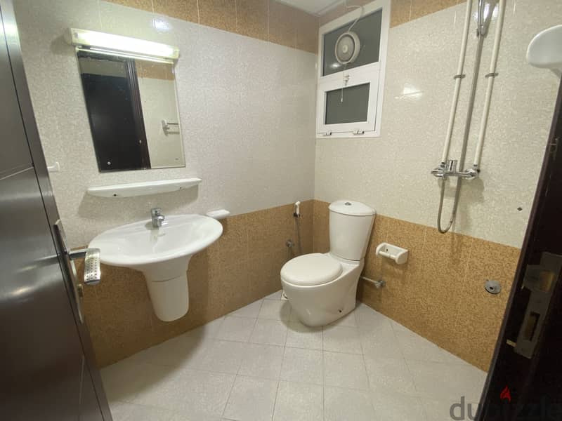 Spacious Fully Furnished room with private washroom in Al Ghubra 6