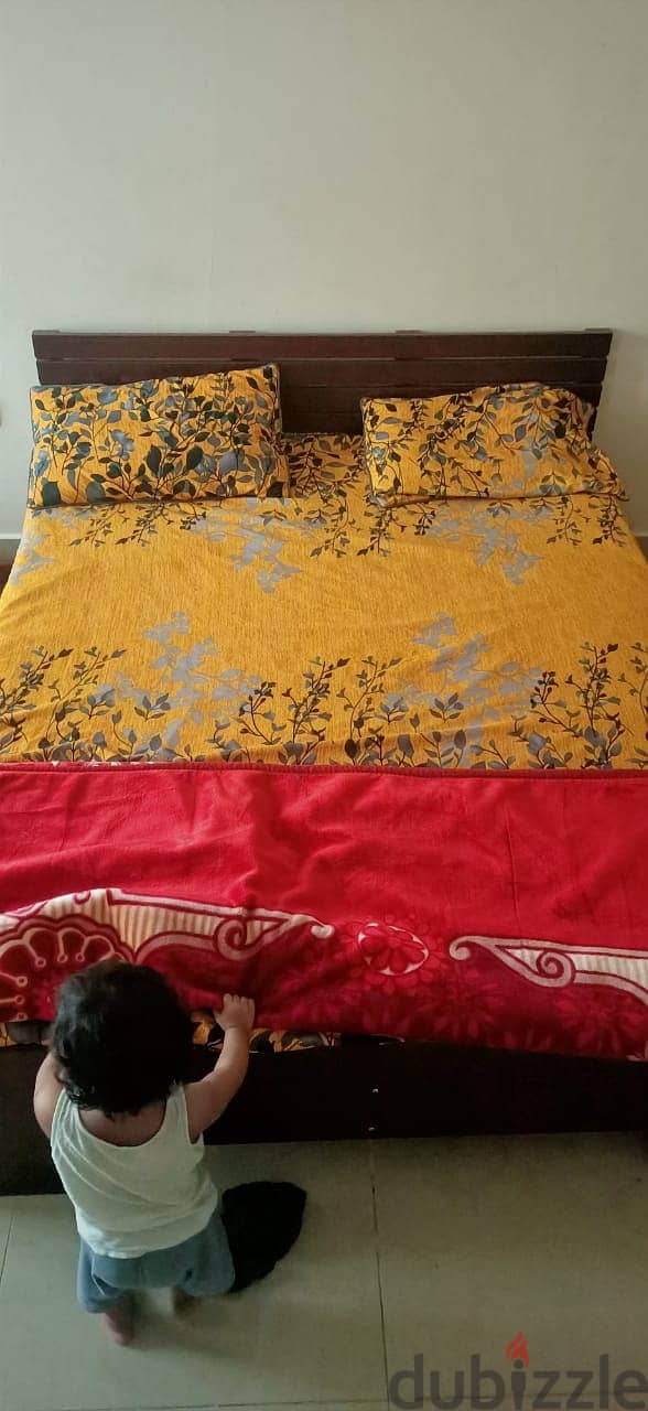 Queen size bed with mattress 0