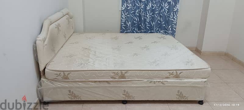 cot and bed set 0