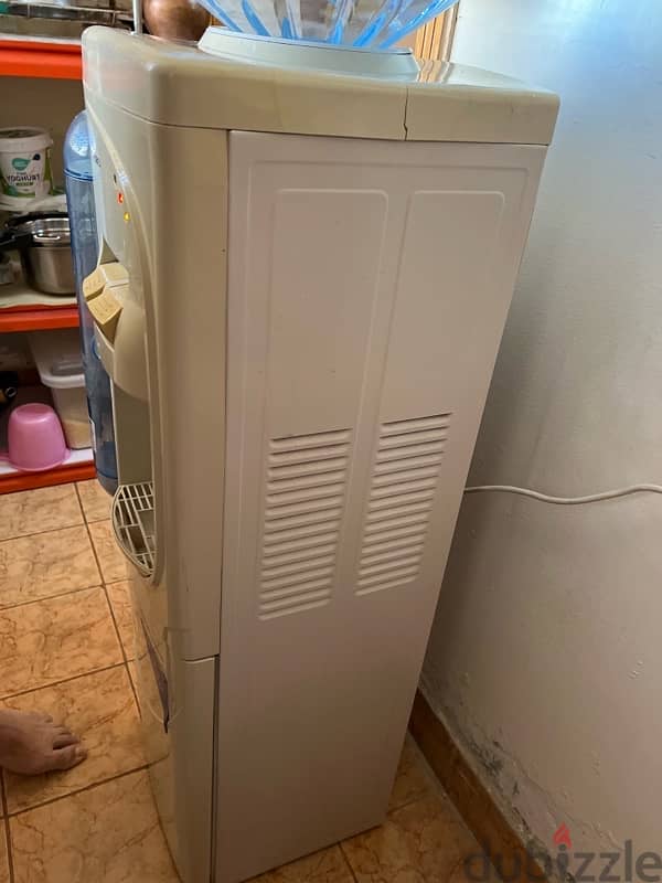 Cold and Hot water dispenser with Fridge 3