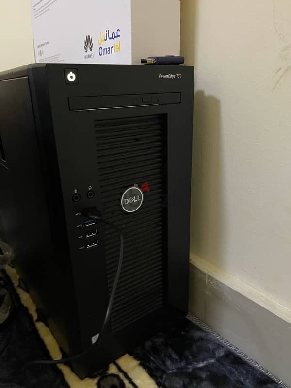 Dell PowerEdge t30 with ips led display 1