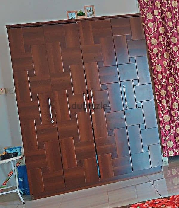 4 Door wooden cupboard 0