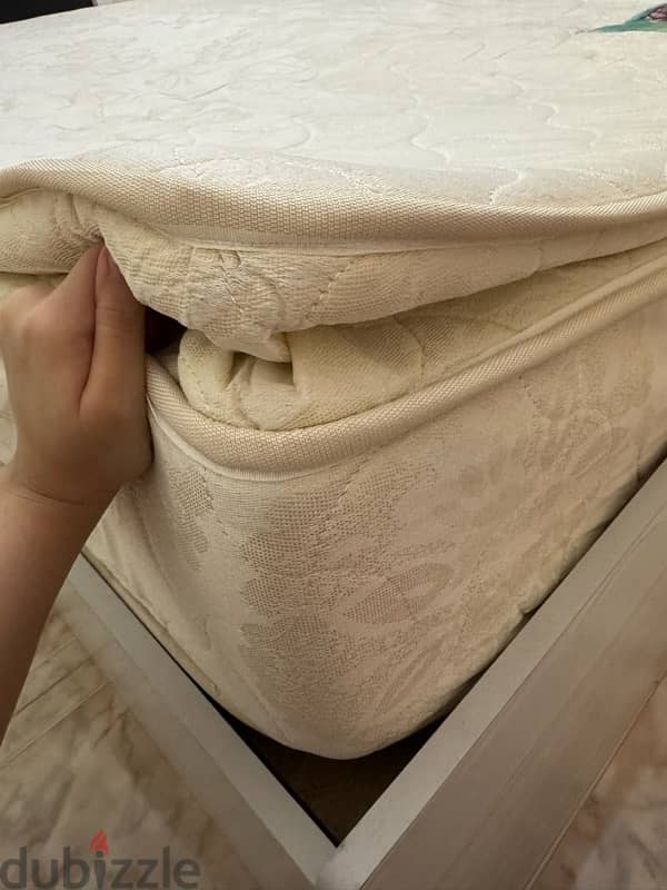 bed + mattress 0