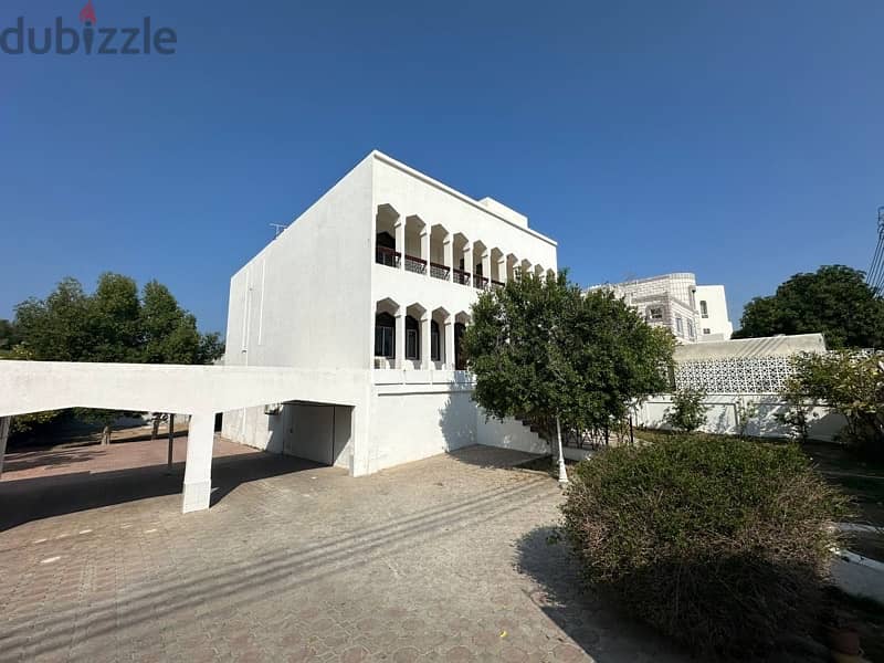 villa for rent in al Qurum 0