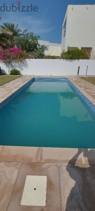 Swimming pool cleaning services 4