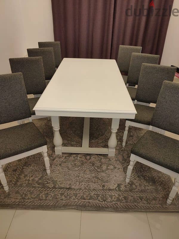 Dinning table with 8 chairs with carpet 0