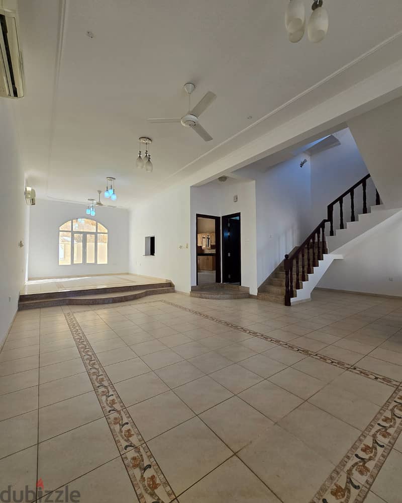 Beautiful 5 BR Compound Villa in Al Qurum 6