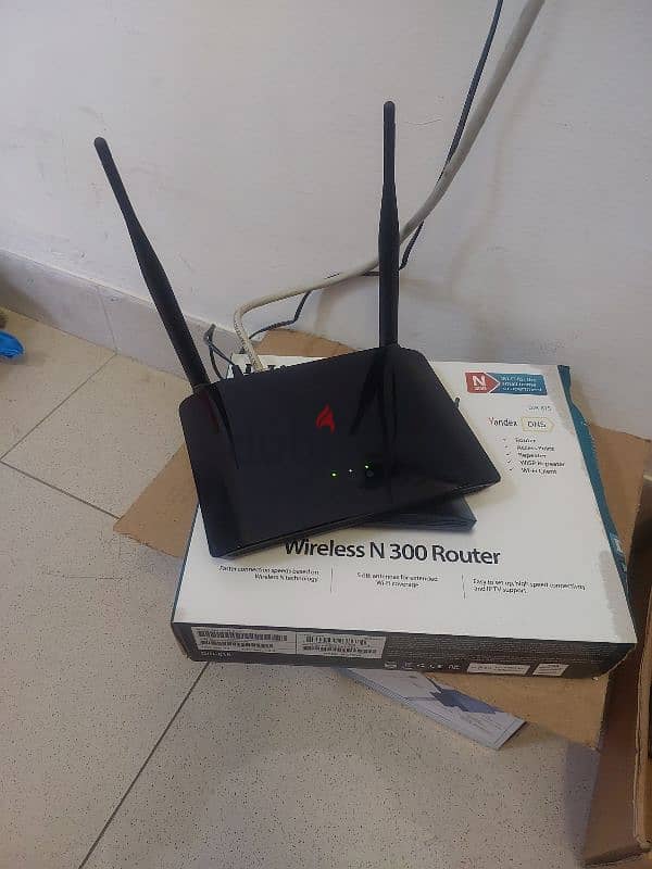 Wi-Fi ROUTER  perfect condition +wire cable, OTHER item inside 0