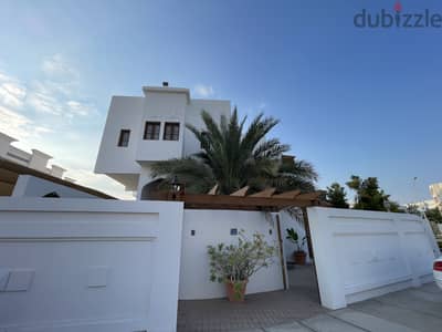 6me43-Authentic 4+1BHK Villa For Rent in Qurum