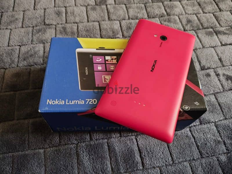 Red Nokia Lumia 720 Super Rare 7