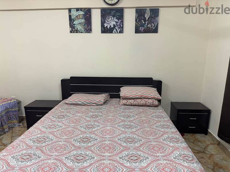 bed set in excellent condition with mattress 2