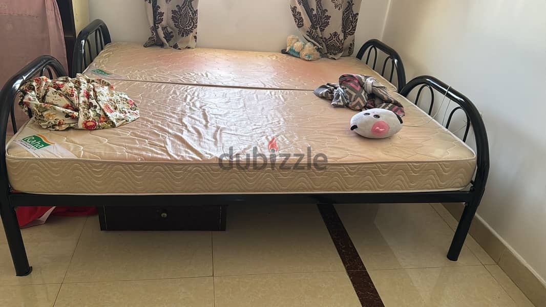 Metal frame bed with matress 0