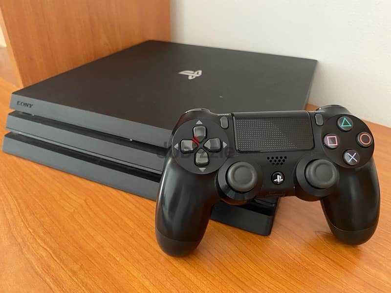 PS4 PRO (1TB) - 1 Controller - 2 Games 1