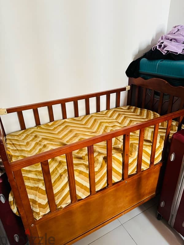 baby cot with bed  for sale 0