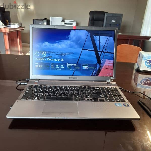 Samsung Laptop 1 TB SSD, 8 GB Ram, I7 Processor (Hinge Broken) 0