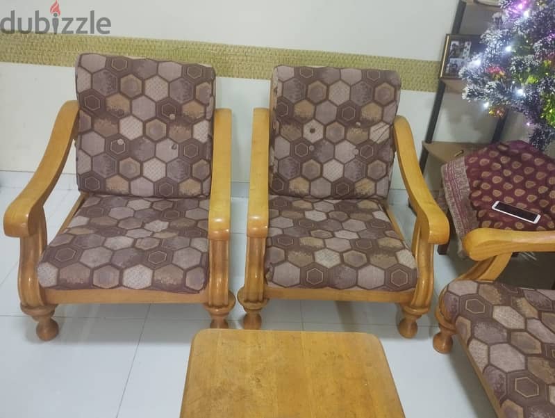 5-Seater Sofa with Matching Small Table for Sale 2