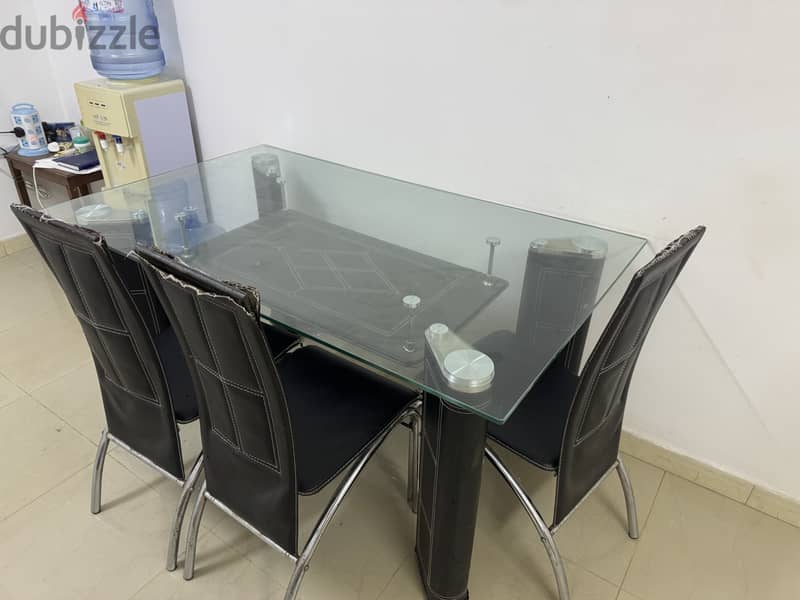 Dining table urgently sale 0