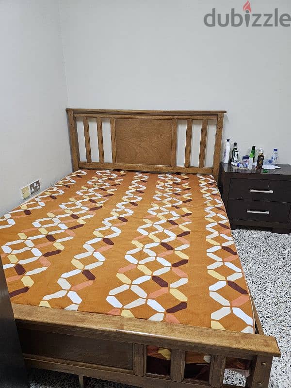 Queen Size Bed, Dining Table 4