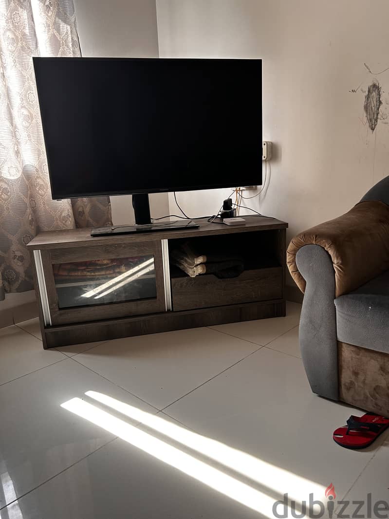 TV with tv stand 0